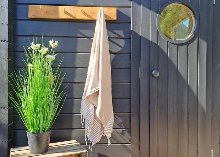 Stuga Pa Landet Med Egen Pool, Vedeldad Badtunna Och Bastu