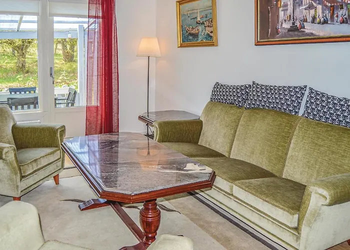 Nice Home In Faerentunna